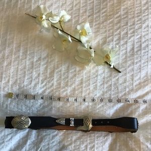 JUSTINS Black w/ silver medallions, hardware belt